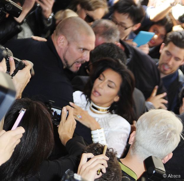 Actualité: Kim Kardashian se fait agresser dans son hôtel à Paris!